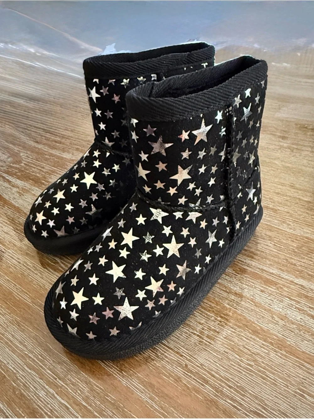 NEW Thereabouts boots for girls. Size 8. Black w/ metalic stars. Fleece inside